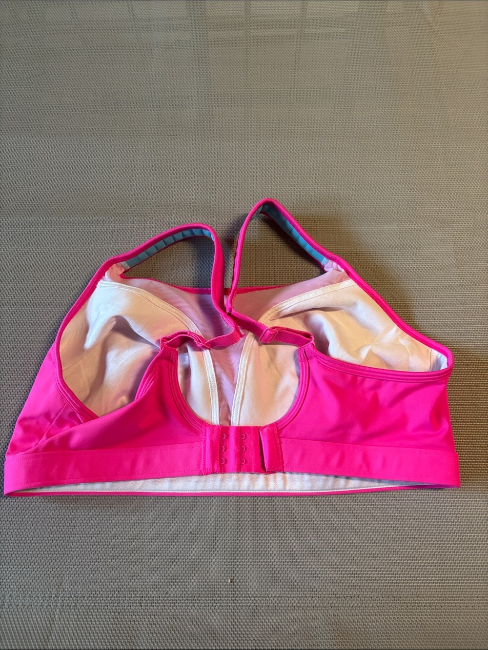 Champion Hot Pink High-Impact Sports Bra with Mesh Panels sz 38D NWOT - Picture 4 of 9